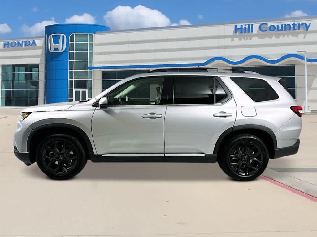 new 2025 Honda Pilot car, priced at $46,900
