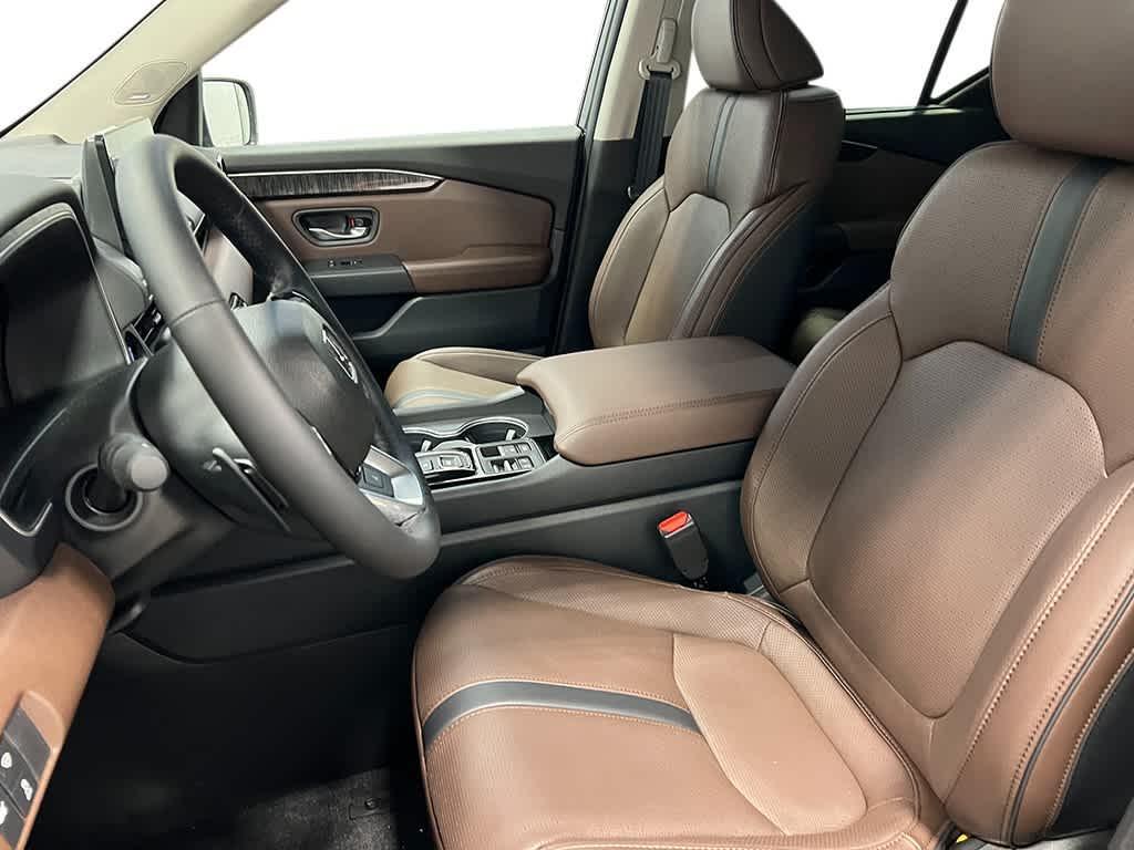 new 2025 Honda Pilot car, priced at $54,760