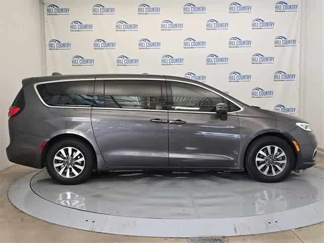 used 2022 Chrysler Pacifica Hybrid car, priced at $19,295