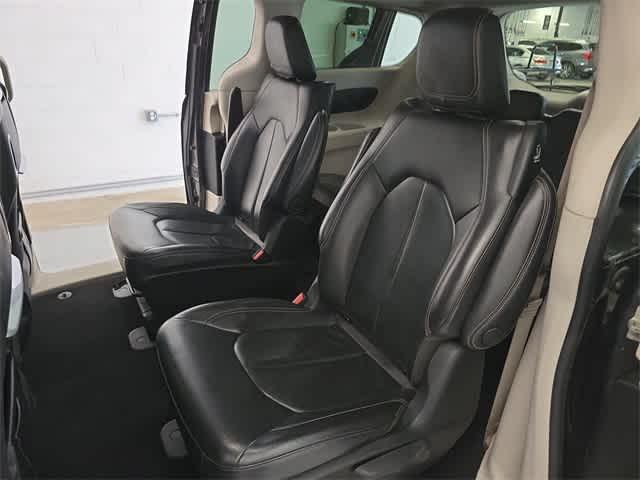 used 2022 Chrysler Pacifica Hybrid car, priced at $19,295