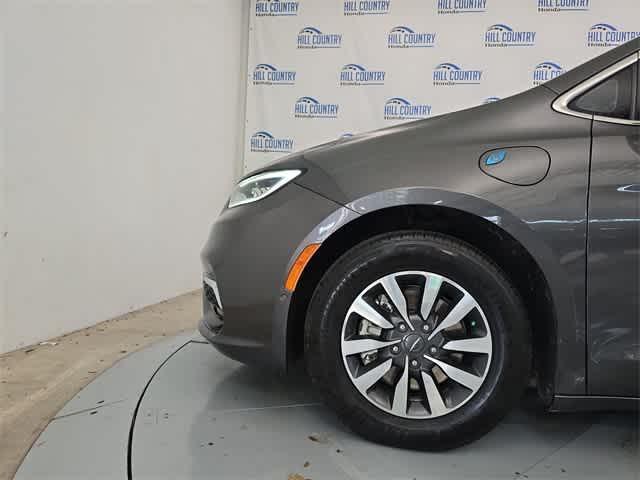 used 2022 Chrysler Pacifica Hybrid car, priced at $19,295