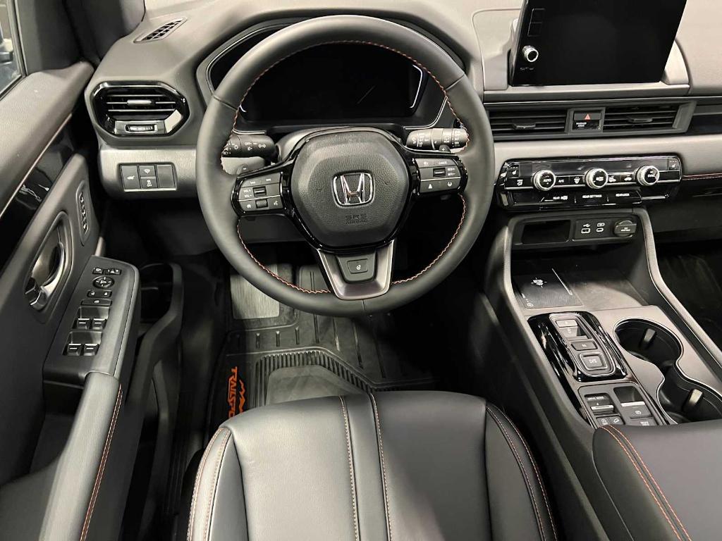 new 2025 Honda Pilot car, priced at $50,895