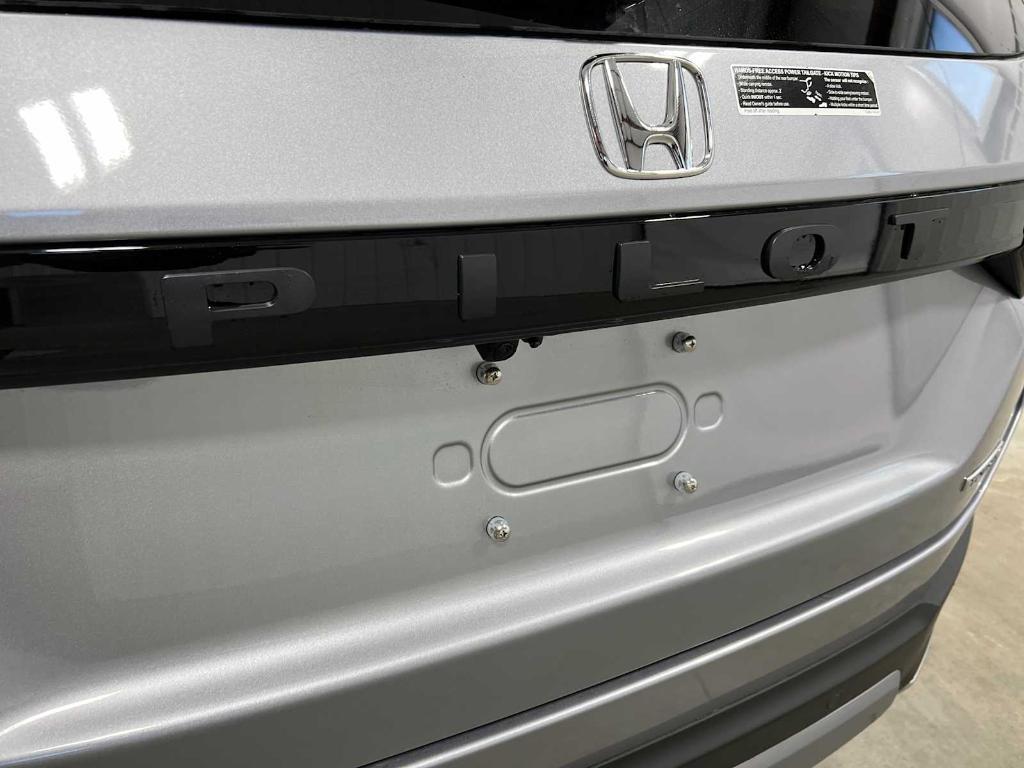 new 2025 Honda Pilot car, priced at $47,923