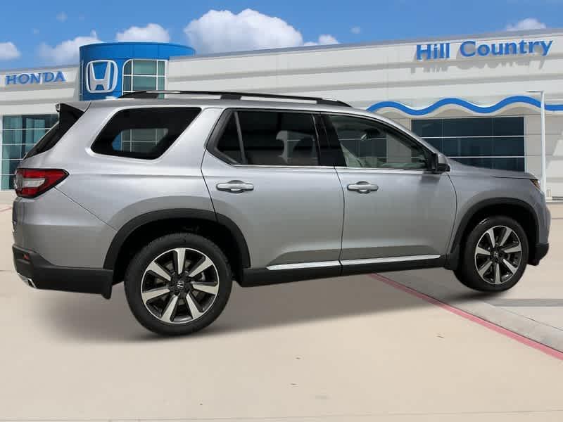 new 2025 Honda Pilot car, priced at $47,923