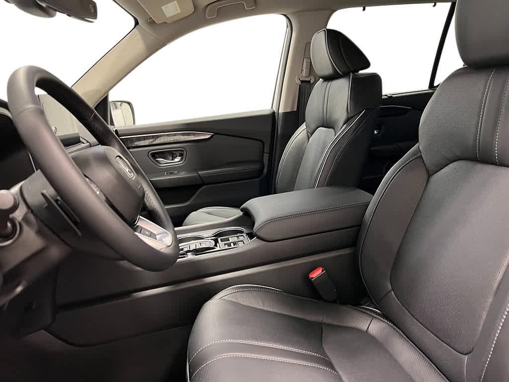 new 2025 Honda Pilot car, priced at $54,030