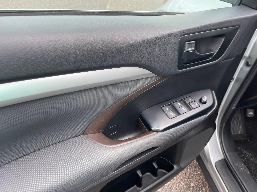 used 2019 Toyota Highlander car, priced at $21,790