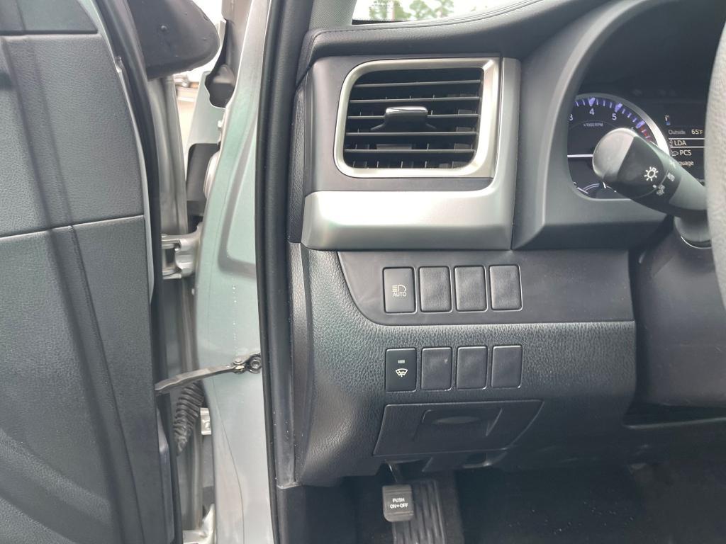 used 2019 Toyota Highlander car, priced at $21,790