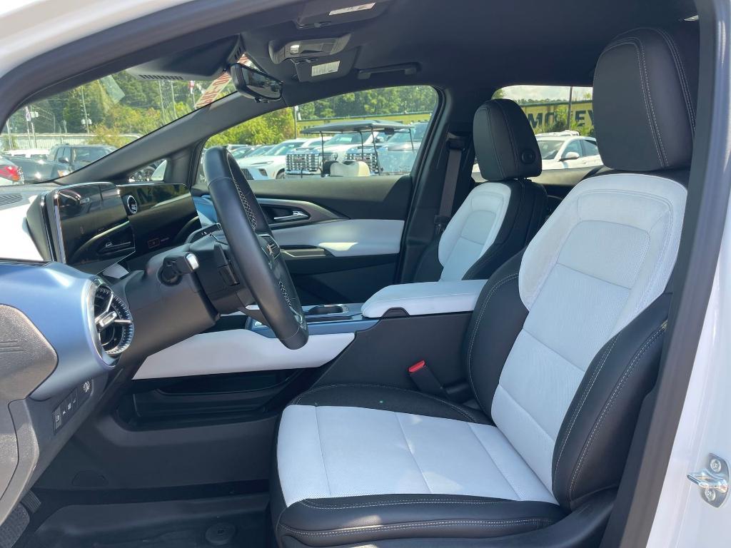 used 2025 Chevrolet Equinox EV car, priced at $25,900