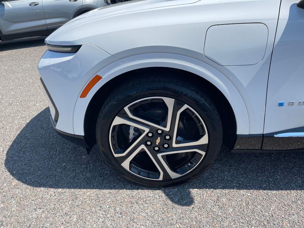 used 2025 Chevrolet Equinox EV car, priced at $25,900