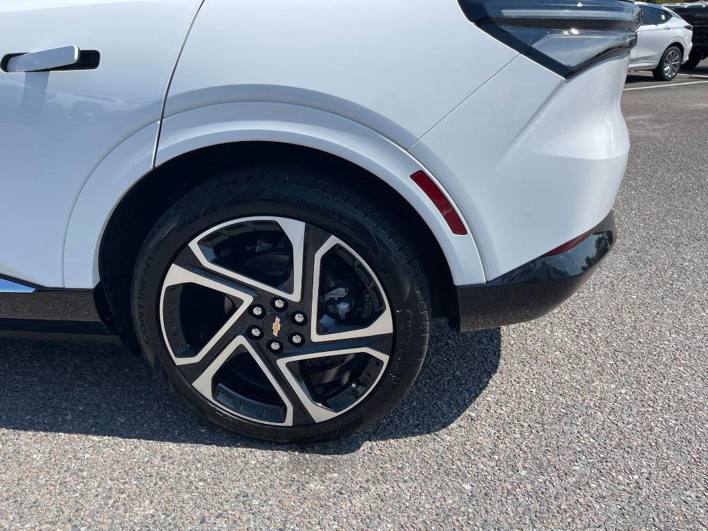 used 2025 Chevrolet Equinox EV car, priced at $25,900