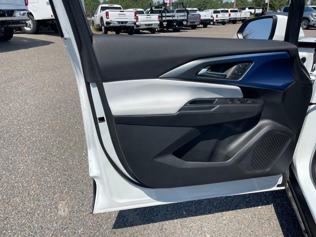 used 2025 Chevrolet Equinox EV car, priced at $25,900