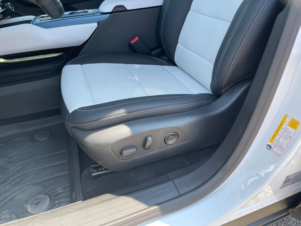 used 2025 Chevrolet Equinox EV car, priced at $25,900