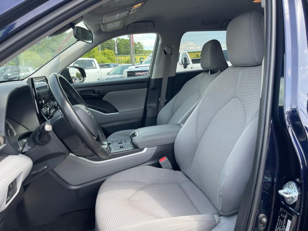 used 2023 Toyota Highlander car, priced at $29,600