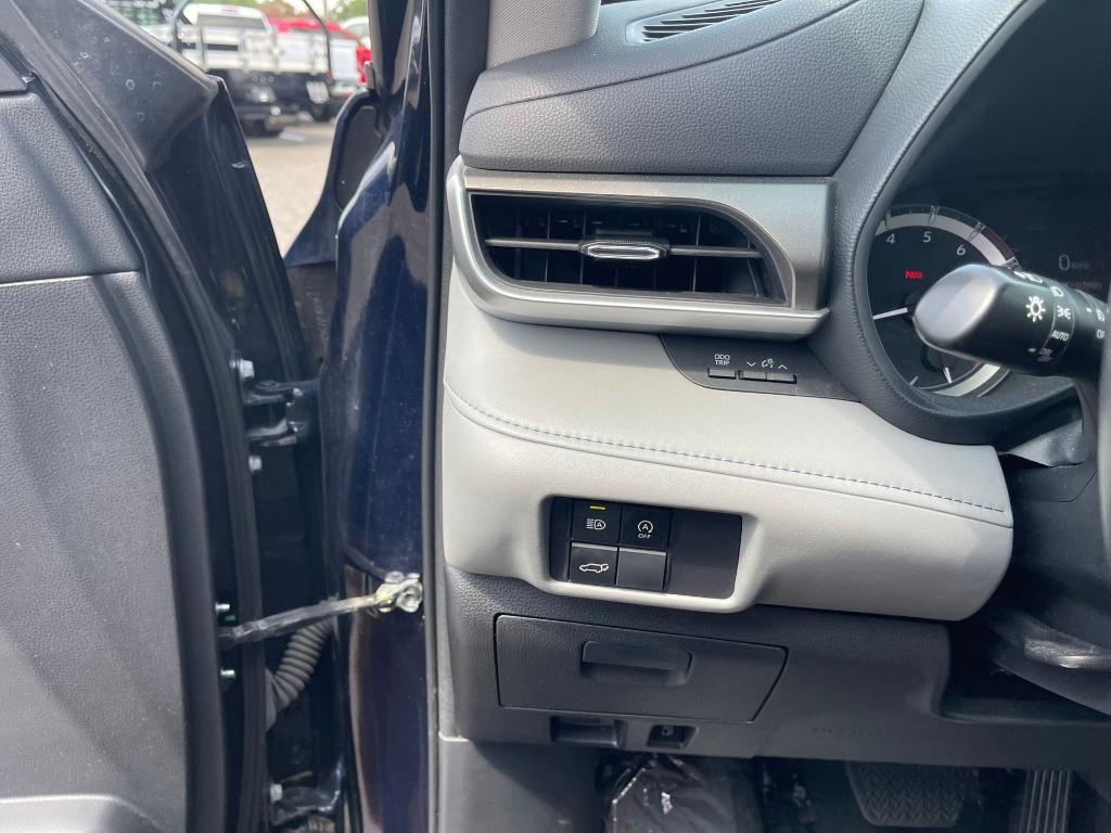 used 2023 Toyota Highlander car, priced at $29,600
