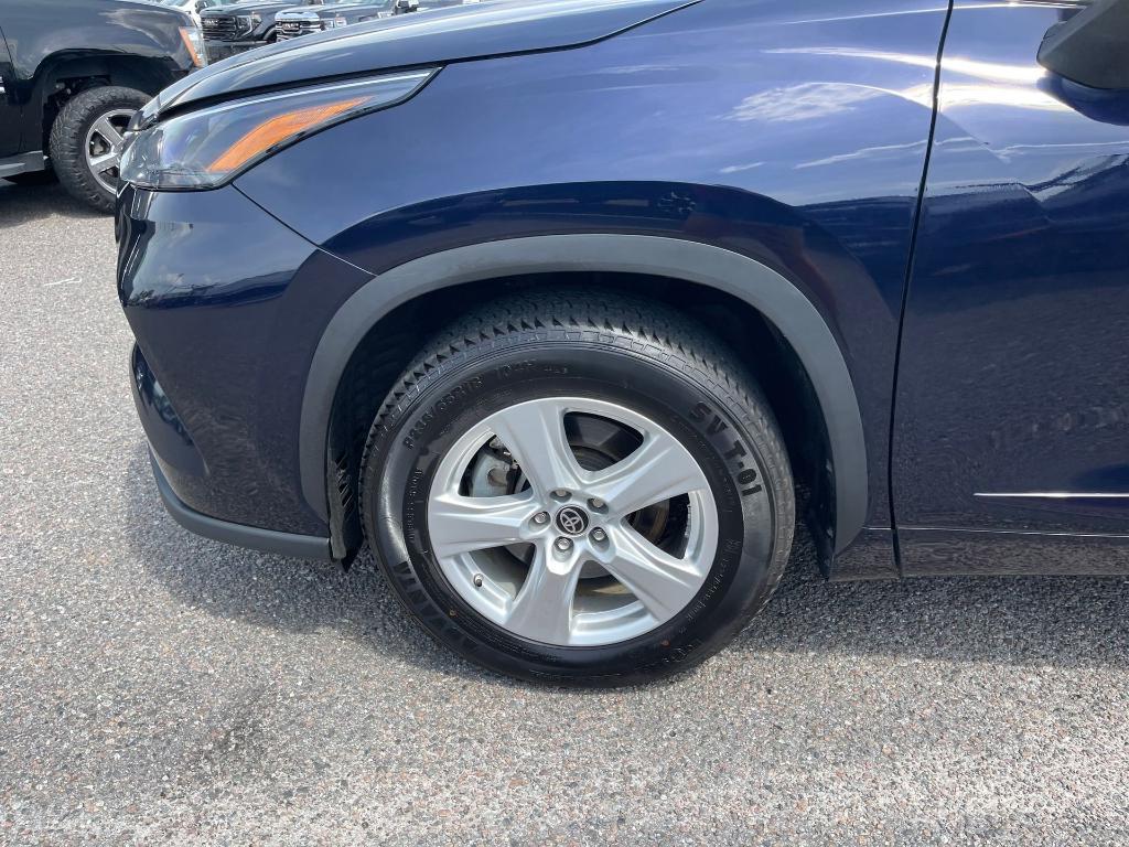 used 2023 Toyota Highlander car, priced at $29,600