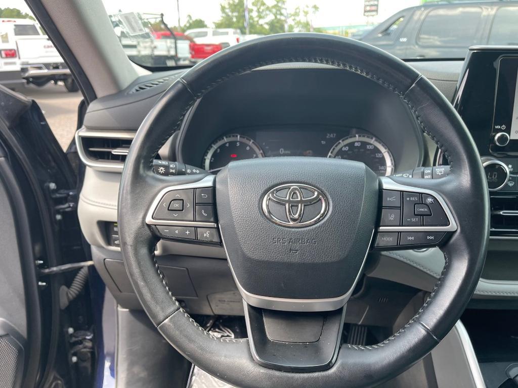 used 2023 Toyota Highlander car, priced at $29,600