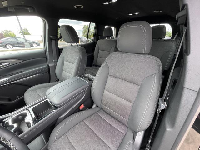 used 2025 Chevrolet Traverse car, priced at $37,900