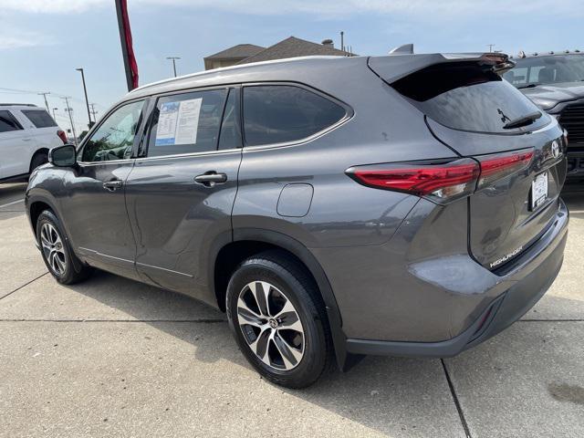 used 2022 Toyota Highlander car, priced at $37,499