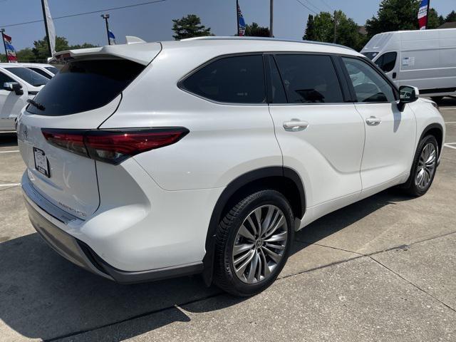 used 2021 Toyota Highlander car, priced at $38,997