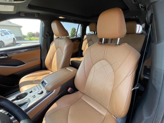 used 2021 Toyota Highlander car, priced at $38,997