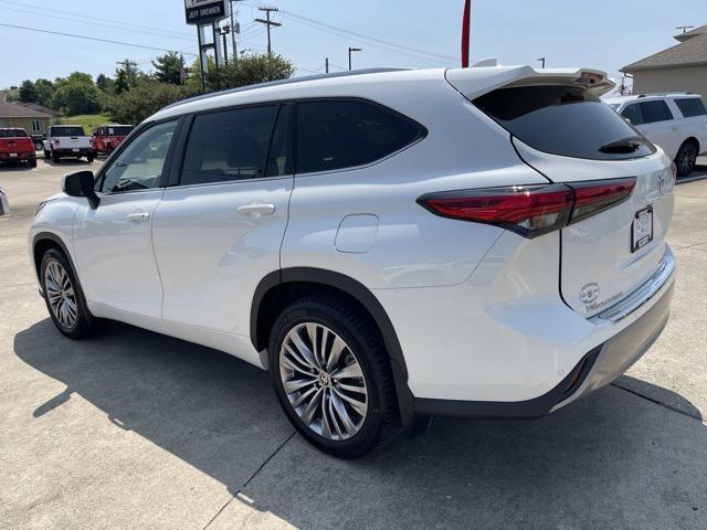 used 2021 Toyota Highlander car, priced at $38,997
