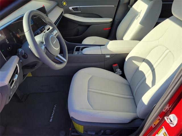 new 2025 Hyundai Sonata Hybrid car, priced at $33,065