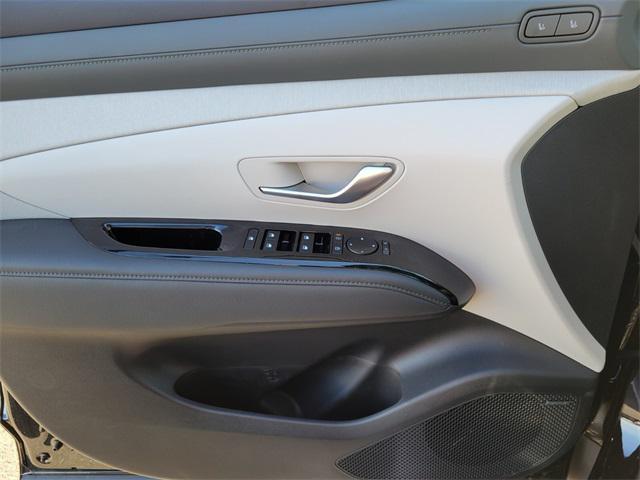 new 2025 Hyundai TUCSON Hybrid car, priced at $42,600