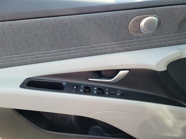 new 2025 Hyundai Elantra car, priced at $31,285