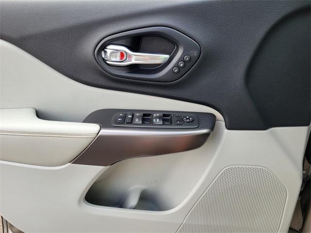 used 2019 Jeep Cherokee car, priced at $20,822