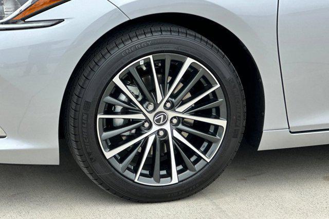 new 2025 Lexus ES 300h car, priced at $50,944