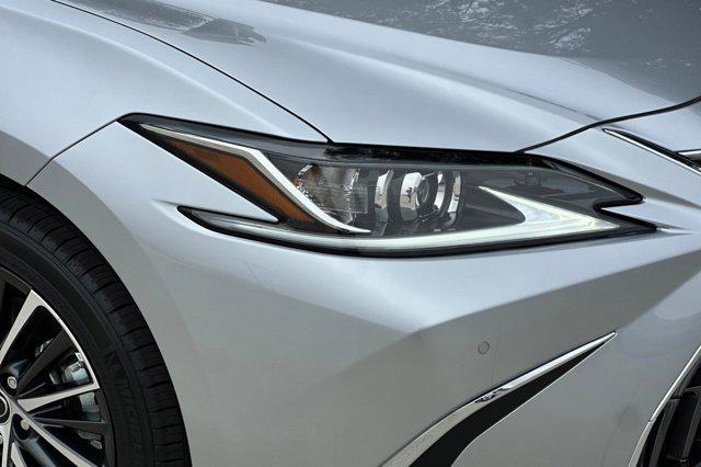 new 2025 Lexus ES 300h car, priced at $50,944