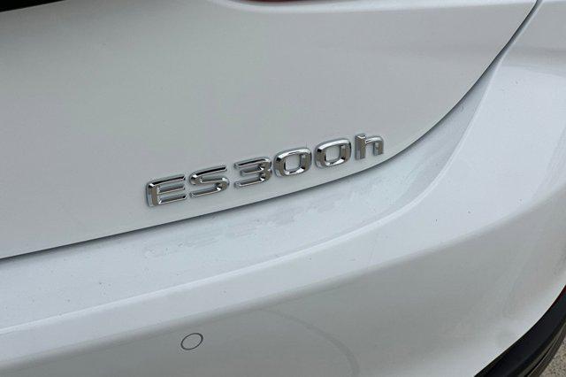 new 2025 Lexus ES 300h car, priced at $51,809