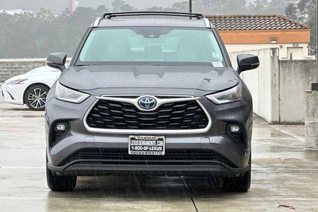 used 2020 Toyota Highlander Hybrid car, priced at $31,999