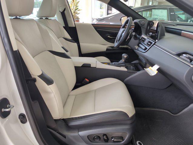 new 2025 Lexus ES 300h car, priced at $49,370
