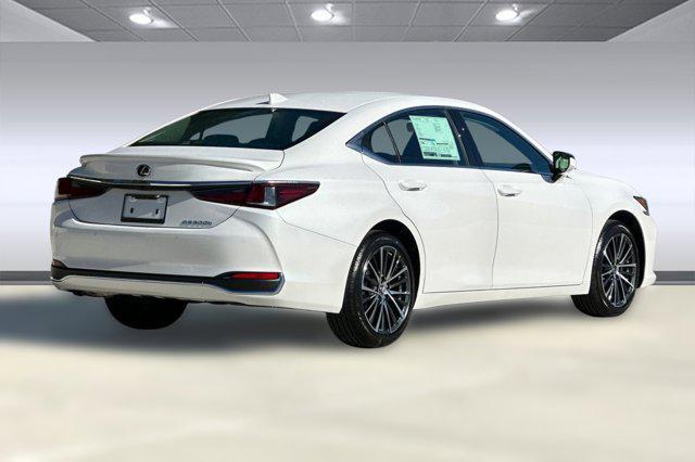 new 2025 Lexus ES 300h car, priced at $48,334