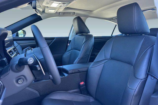 new 2025 Lexus ES 300h car, priced at $48,334