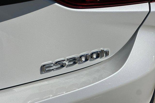 new 2025 Lexus ES 300h car, priced at $48,334