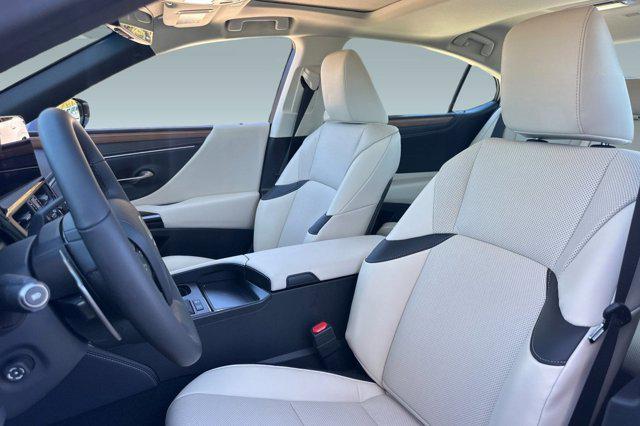new 2025 Lexus ES 300h car, priced at $48,334