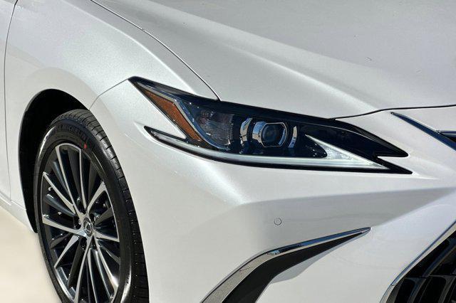 new 2025 Lexus ES 300h car, priced at $48,334