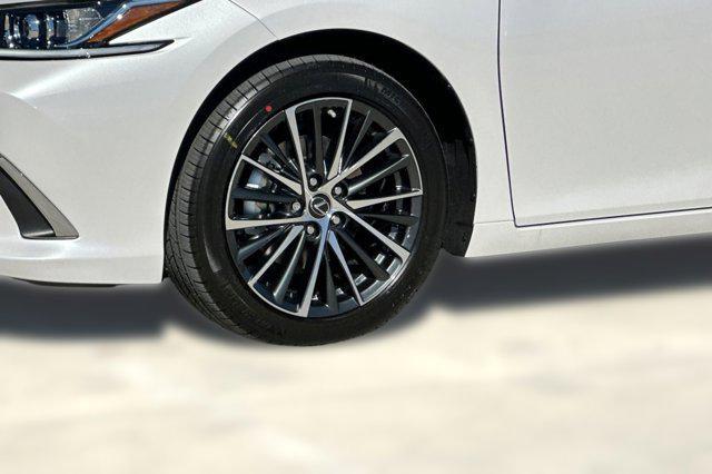 new 2025 Lexus ES 300h car, priced at $48,334