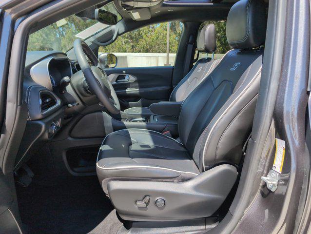 used 2022 Chrysler Pacifica Hybrid car, priced at $33,999