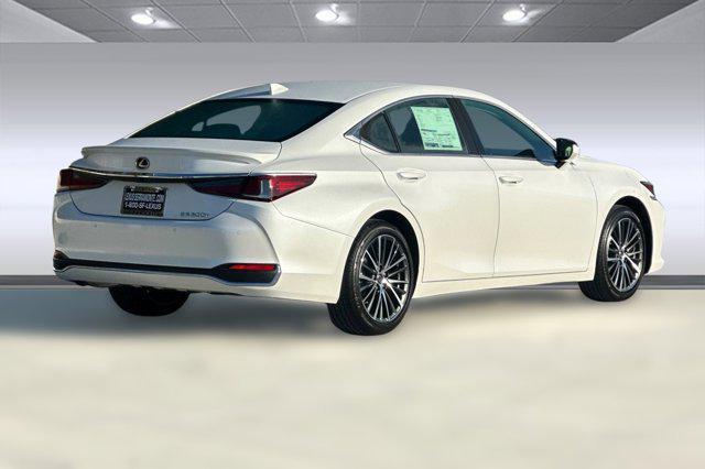 new 2025 Lexus ES 300h car, priced at $47,504