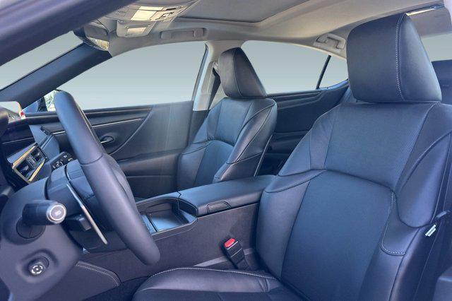 new 2025 Lexus ES 300h car, priced at $47,504