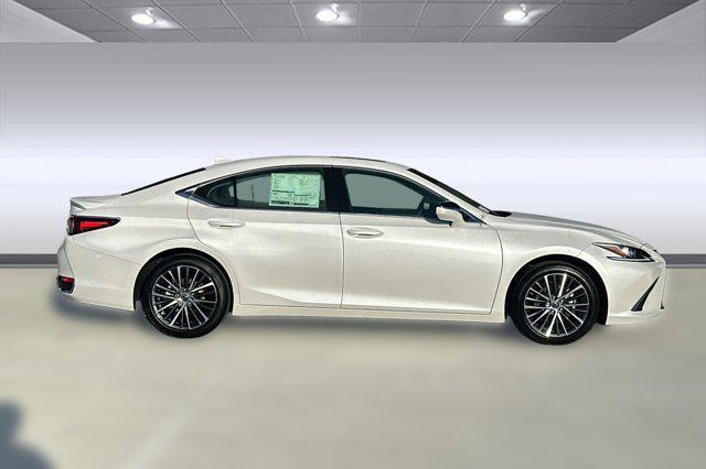 new 2025 Lexus ES 300h car, priced at $47,504
