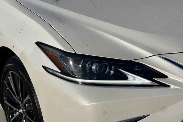 new 2025 Lexus ES 300h car, priced at $47,504