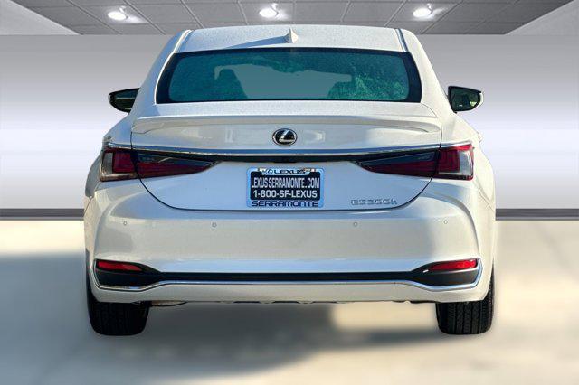 new 2025 Lexus ES 300h car, priced at $47,504