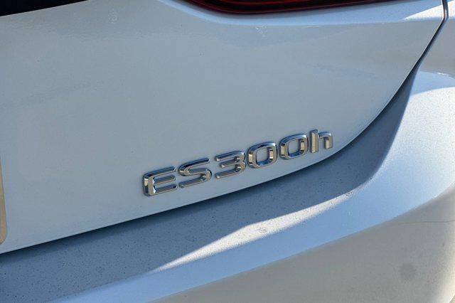 new 2025 Lexus ES 300h car, priced at $47,504