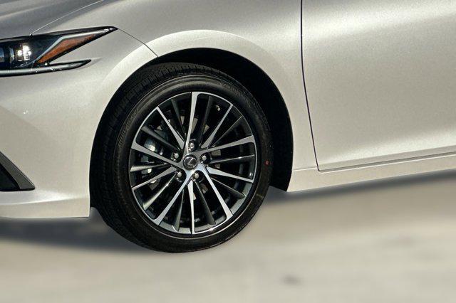 new 2025 Lexus ES 300h car, priced at $47,504