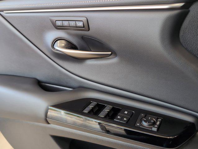 new 2025 Lexus ES 300h car, priced at $51,050