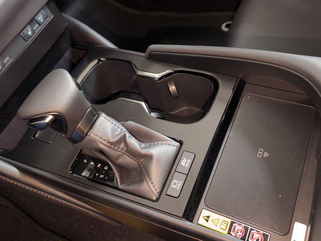 new 2025 Lexus ES 300h car, priced at $51,050